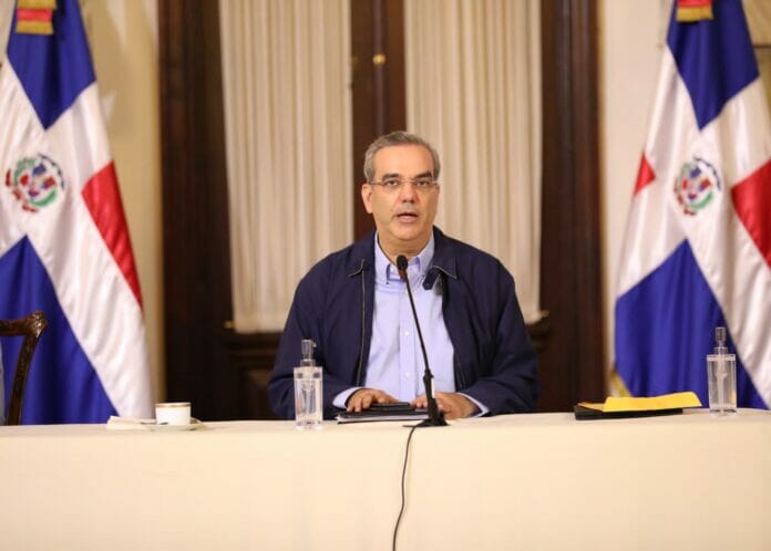 Presidente Abinader dice RD es prioridad tras paso de Fiona; suspende su viaje a NY