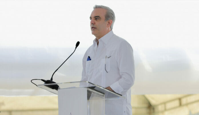 El presidente de la República,Luis Abinader llamó a la población a bajar la aplicación digital del Centro de Operaciones dé Emergencias (COE) para mantenerse informado sobre el paso por territorio dominicano de la tormenta Fiona.