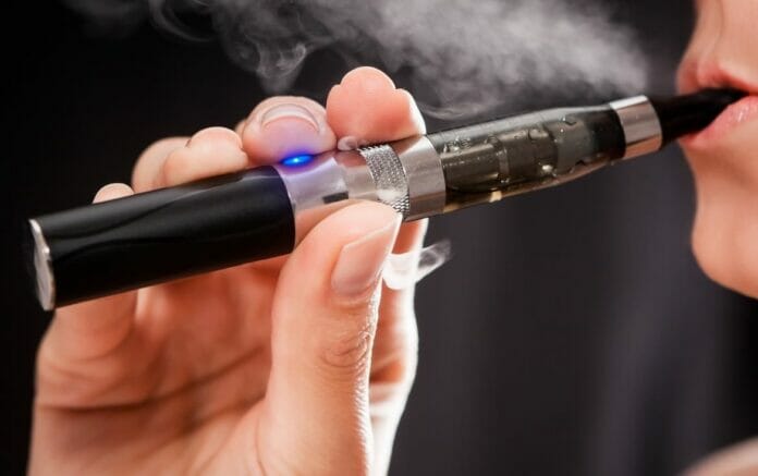 A partir de octubre China prohibirá cigarrillos electrónicos de sabores