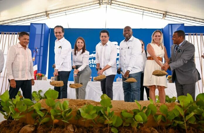 Caleta La Romana será un destino turístico; Collado deja iniciados trabajos mejoramiento del malecón