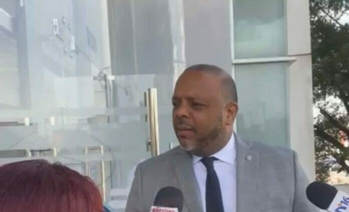 Diputado Luis Henríquez emplaza al Gobierno para que baje precios de los combustibles