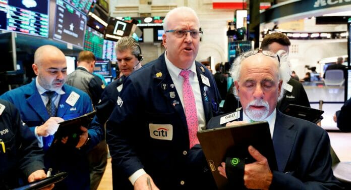 Wall Street abre en rojo y el Dow baja un 1 % tras datos de empleo en EE.UU.