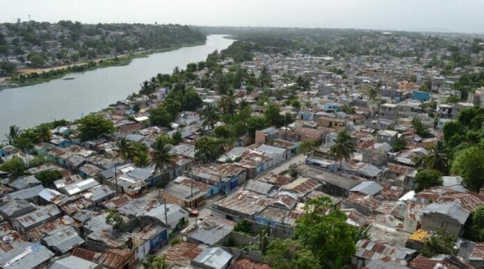 82% de los dominicanos trabaja para sobrevivir