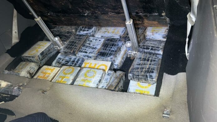 DNCD confiscó 82 paquetes de cocaína y arresta dos en Barahona