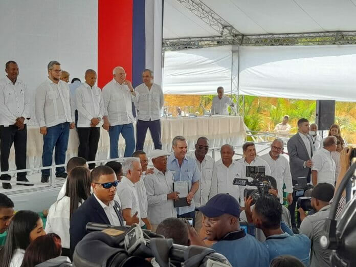 Gobierno entrega 4,487 títulos de propiedad en Los Alcarrizos