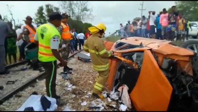 Tres muertos y varios heridos en accidente en La Romana