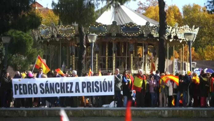 Ultraderecha española exige dimisión del Gobierno por su 