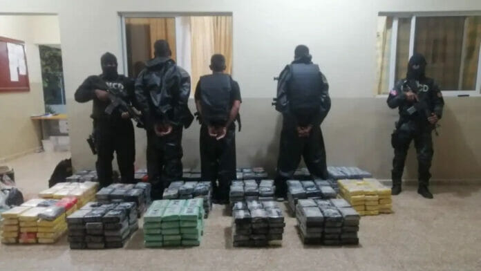 Decomisan 509 paquetes cocaína y apresan 3 hombres en SPM