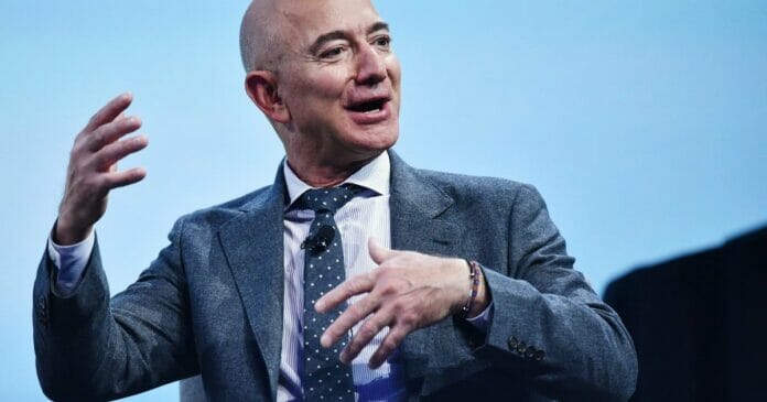Jeff Bezos recomienda no gastar dinero en artículos innecesarios este viernes negro