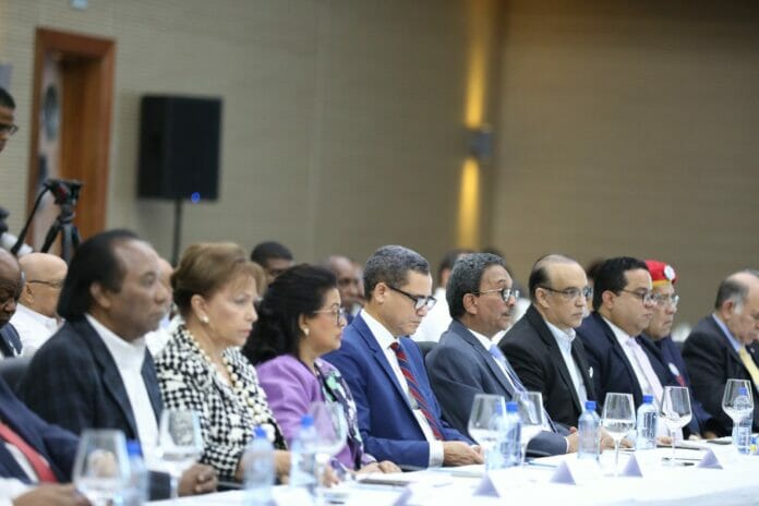 Diálogo por las Reformas se enfoca en calidad educativa, sistema eléctrico y reforma laboral