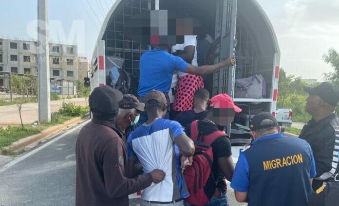Legisladores respaldan deportaciones de ilegales haitianos