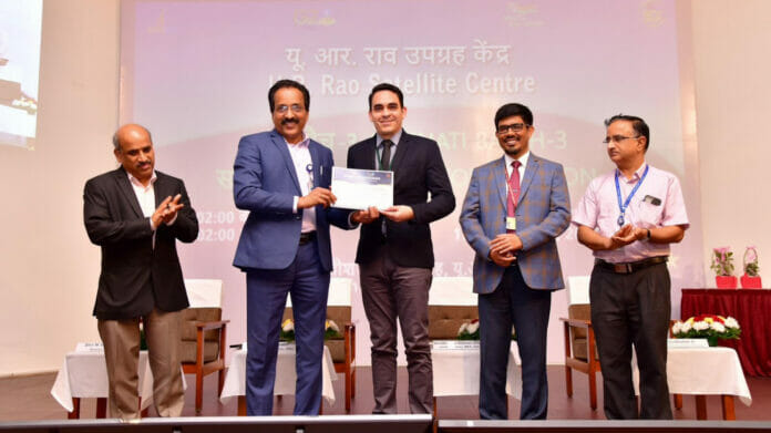 RD e India avanzan en cooperación de tecnología en nanosatélites