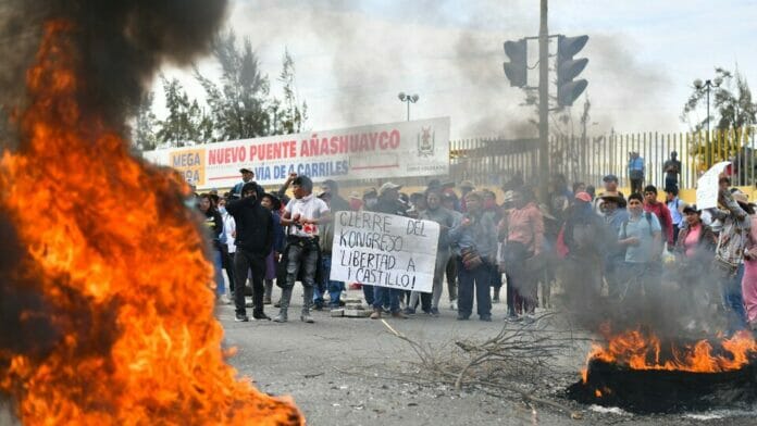 Continúan las protestas, represiones y muertes en Perú