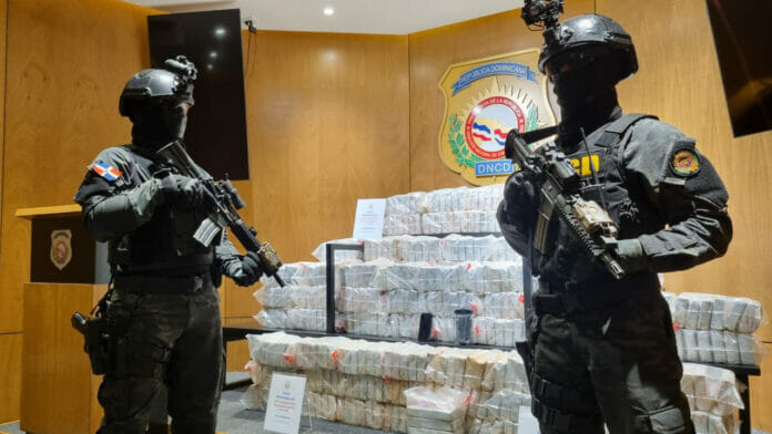 Policía Nacional ocupa múltiples armas y sustancias ilícitas en Navarrete