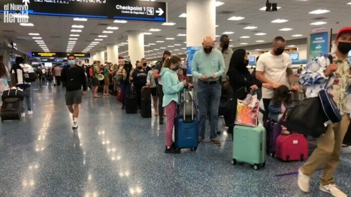 Continúan las cancelaciones en aeropuertos de Florida por mal tiempo