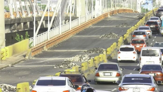 ¡Otra vez! Puente Duarte vuelve a dañarse a solo un mes de remozamiento