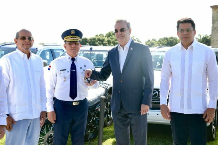 Gobierno aumenta salarios a policías turísticos