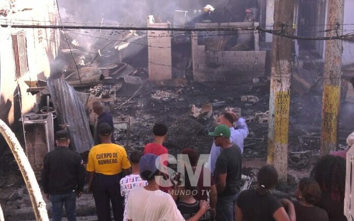Familias afectadas por incendio en Villa Mella claman por ayudas