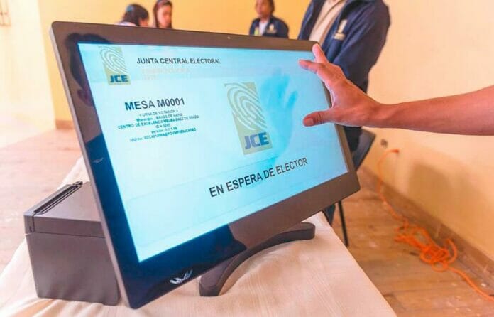 El Partido de la Liberación Dominicana analiza la sentencia del Tribunal Constitucional que rechazó el voto automatizado. 
