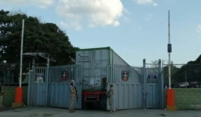 Haitianos intentan bloquear puerta fronteriza en Carrizal-Elías Piña, CESFront toma acciones