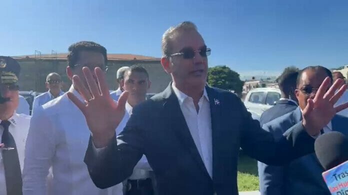 Abinader llama al pueblo dominicano a disfrutar Navidades