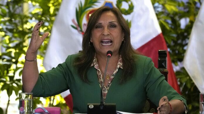 Dina Boluarte se negó a entregar relojes en allanamiento