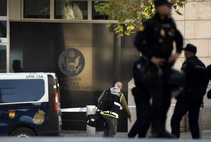 Detienen hombre de 74 años acusado de enviar carta bomba al Presidente Sánchez en España