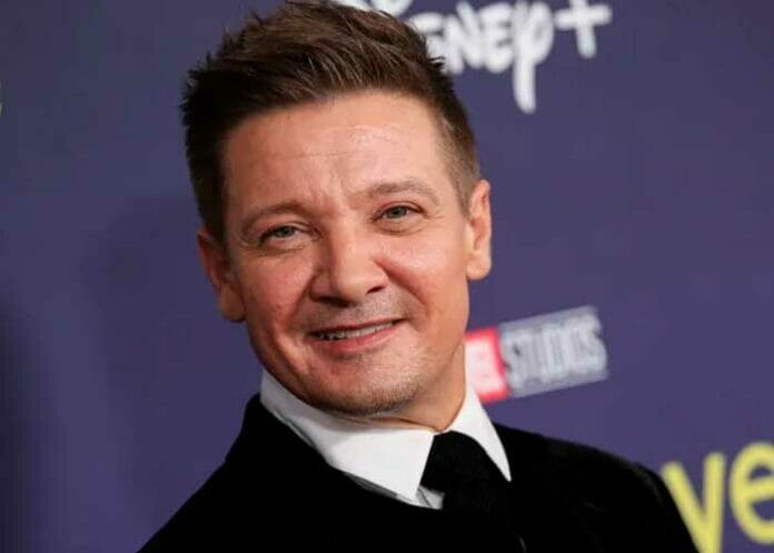 Jeremy Renner vuelve a casa tras accidente