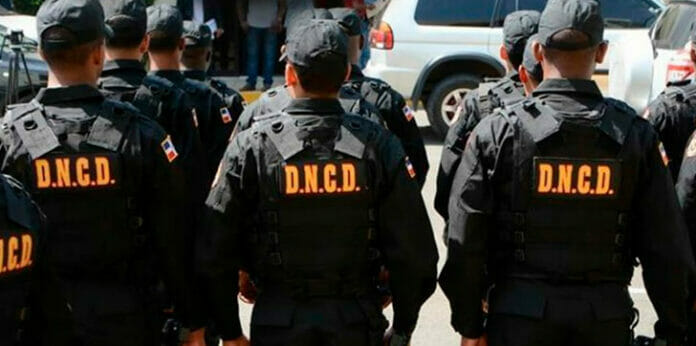 DNCD ocupa paquetes de cocaína y realiza dos arrestos