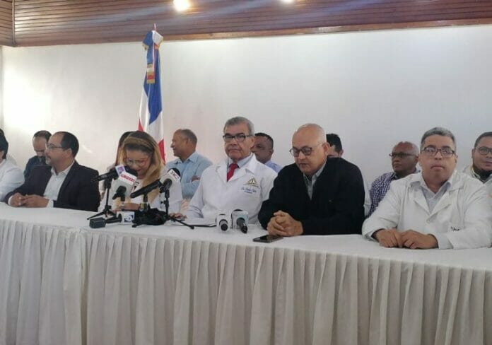 Médicos aclaran no abandonaron reunión; volverán a mesa de diálogo con CNSS