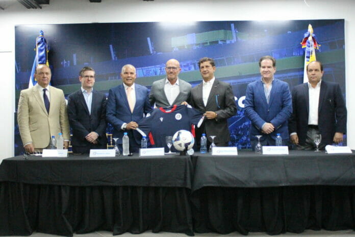 El argentino Marcelo Neveleff fue presentado como el nuevo Director Técnico de la selección dominicana de fútbol.