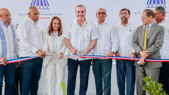 Abinader entrega carretera Los Llanos - Rincón Hondo con inversión de 240 millones 