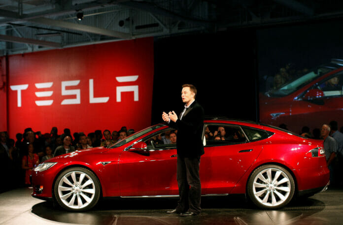 Las acciones de Tesla bajan más del 13 % tras cifras flojas de entregas