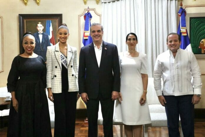 Abinader recibe en su despacho la Miss República Dominicana