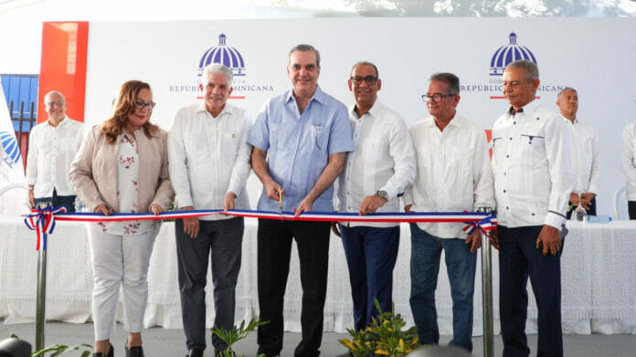 Gobierno inaugura autopista Santiago-Navarrete con inversión de 497 millones 