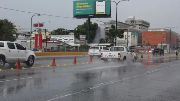 Continuarán las lluvias por vaguada; mantienen seis provincias en alerta