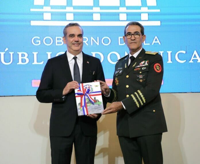 Presentan Libro Blanco de la Defensa de RD