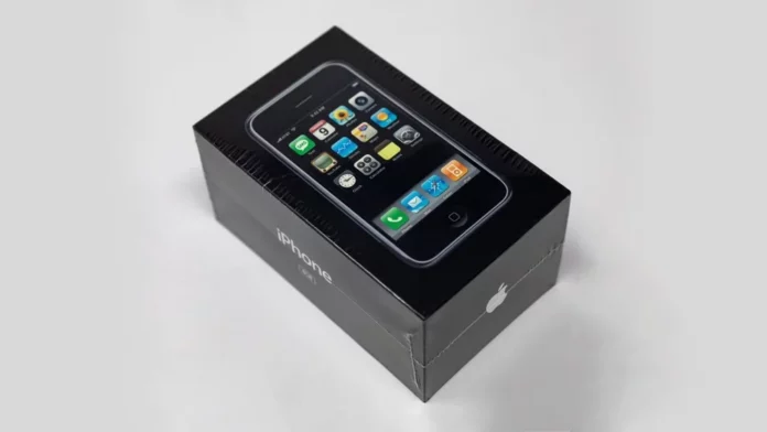 Pagan 63 mil dólares por el primer iPhone de la historia