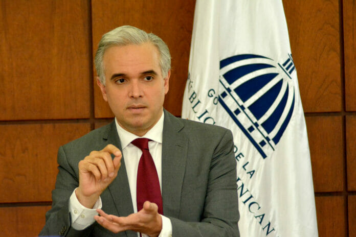 Luis Miguel de Camps: RD debe hacer un pacto de salarios dignos