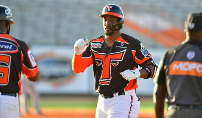 Toros envían a Miguel Andújar al Licey en doble cambio