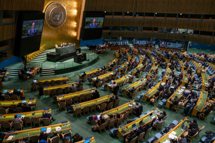 La Asamblea General de la ONU exige la retirada 
