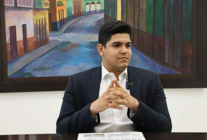 Aseguran Manuel Jiménez no puede continuar dirigiendo SDE