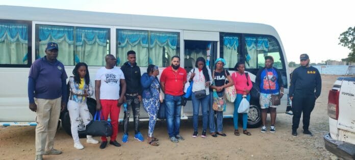 Agentes de Migración intervienen dos autobuses con 39 haitianos ilegales