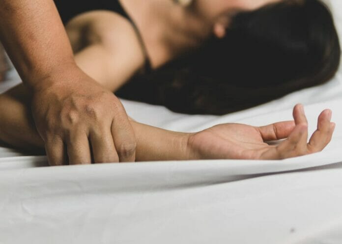 Dictan 20 años de prisión a hombre por violar niña durante ocho años