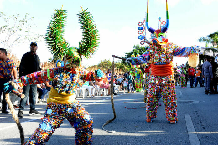 Abinader emite decreto para premiar Carnaval Dominicano