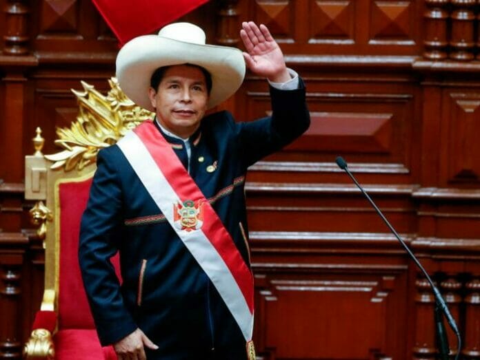 Fiscalía de Perú formaliza una denuncia contra el expresidente Castillo por presunta corrupción