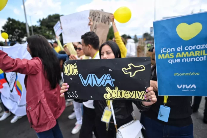 Cientos de pasajeros varados en Colombia y Perú por crisis de aerolínea Viva Air