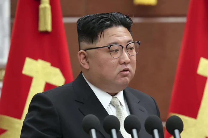 Pyongyang lanza misil al mar entre maniobras de EEUU y Seúl