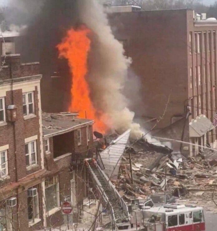 Explosión en fábrica de chocolate en Pensilvania deja al menos 2 muertos y 9 desaparecidos