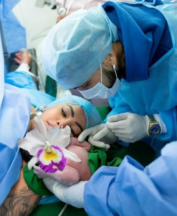 Primeras imágenes de Cattleya, hija de Anuel y Yailin
